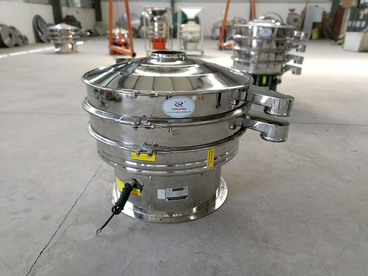 全不銹鋼振動篩整機采用不銹鋼拋光而成，干凈衛生，可避免原料被污染
